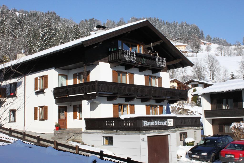 Haus Straif Apartamento Brixen im Thale Exterior foto
